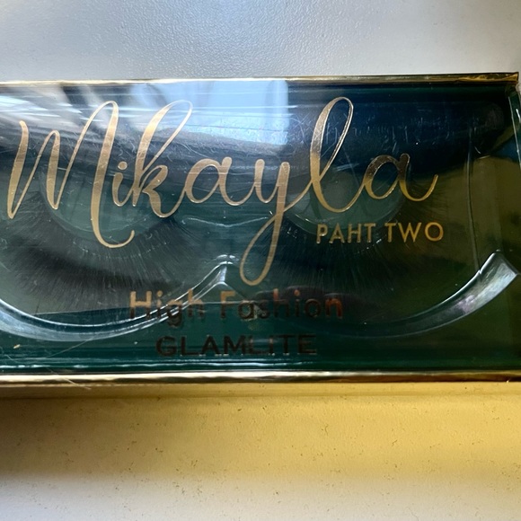 2 pair of eyelashes from Glamlite x Mikayla Paht Two - Picture 3 of 4